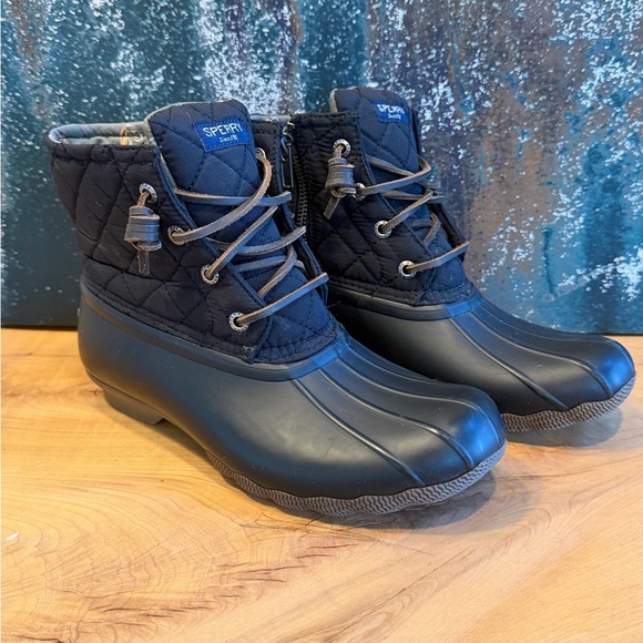 Sperry Shoes - Sperry Women's Saltwater Quilted Duck Boots – Size 6 women’s (EUC)